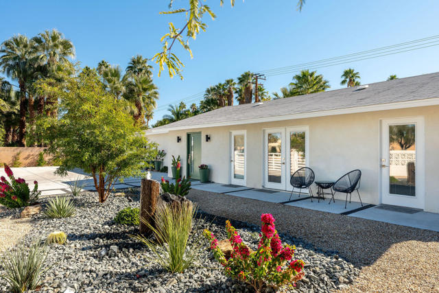 1125 E Sunny Dunes Road, Palm Springs CA: https://media.crmls.org/mediaz/516b0d45-dcc8-4287-8f3c-85fb7091e83a.jpg