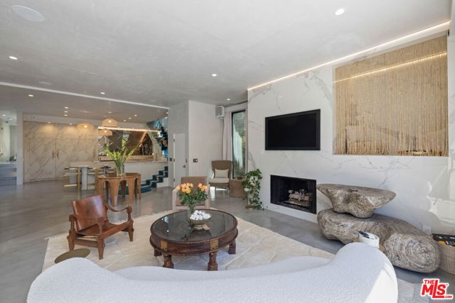 15 Reef Street, Marina del Rey CA: https://media.crmls.org/mediaz/516b2c41-05a4-4392-b806-d572991c7bd6.jpg