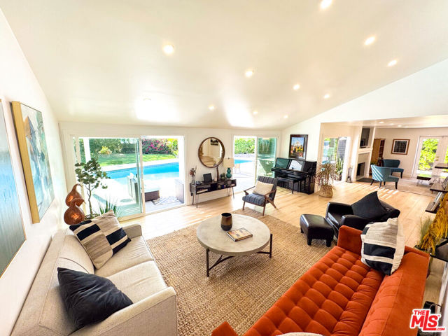 4327 Cezanne Avenue, Woodland Hills CA: https://media.crmls.org/mediaz/516cf041-fe4c-4e06-9517-1ea5d2860815.jpg