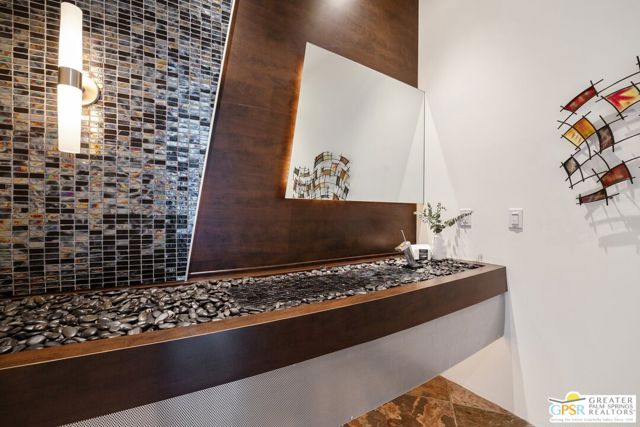 25 Sierra Vista Drive, Rancho Mirage CA: https://media.crmls.org/mediaz/516d1657-ac37-4466-968e-9c5a18039991.jpg