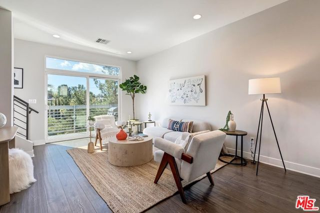 2753 Waverly Drive, Los Angeles CA: https://media.crmls.org/mediaz/516dc08a-f02c-4e6a-be33-627da59dc7c5.jpg