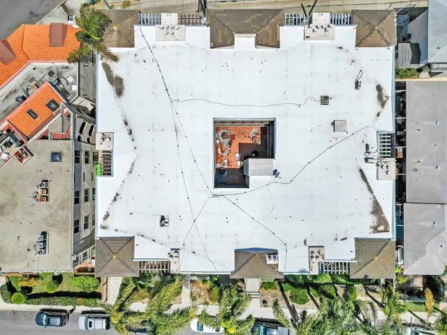 4452 Mentone St, San Diego CA: https://media.crmls.org/mediaz/516df5e7-a3bf-476c-9c5b-d847302ede18.jpg
