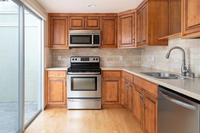 1141 PTARMIGAN DR, Walnut Creek CA: https://media.crmls.org/mediaz/516e173d-c27b-4218-8e75-644c7af6bd25.jpg