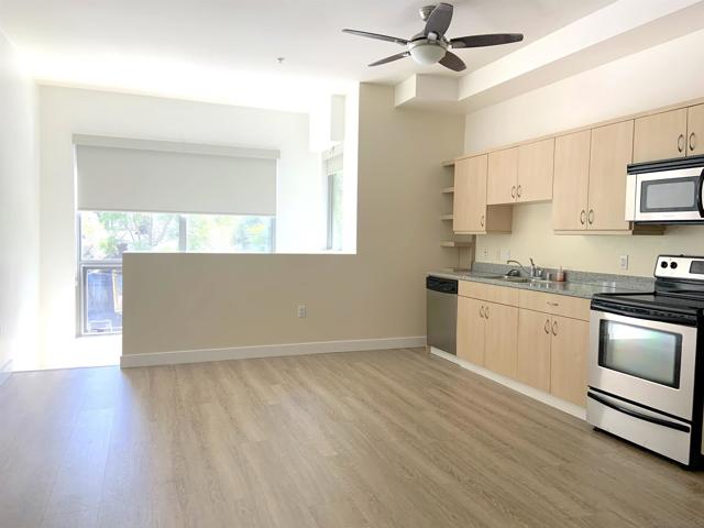 889 Date St, San Diego CA: https://media.crmls.org/mediaz/516e38cb-9ecc-4388-839a-c16bf850e1d8.jpg
