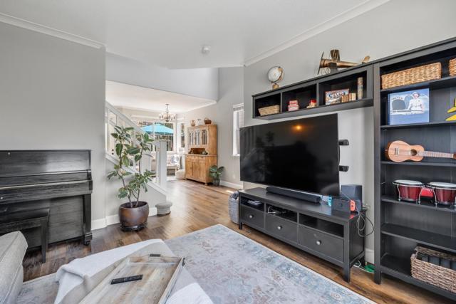 410 Krystallos Lane, Redwood City CA: https://media.crmls.org/mediaz/516e603a-8e99-4367-aeb2-4e3171063030.jpg