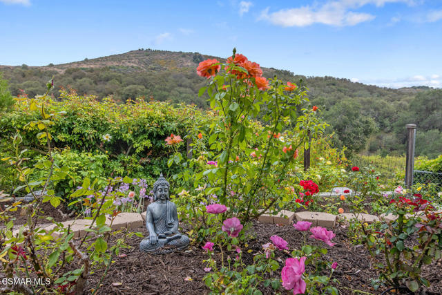 464 W Avenida De Las Flores, Thousand Oaks CA: https://media.crmls.org/mediaz/516f148a-44b7-489e-8d87-73c8823edcec.jpg