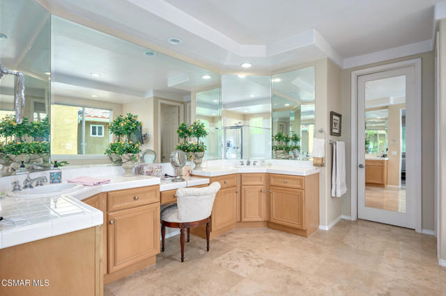 4566 Bluewood Court, Moorpark CA: https://media.crmls.org/mediaz/516f303f-b4dc-4387-95fb-aa4af15de696.jpg