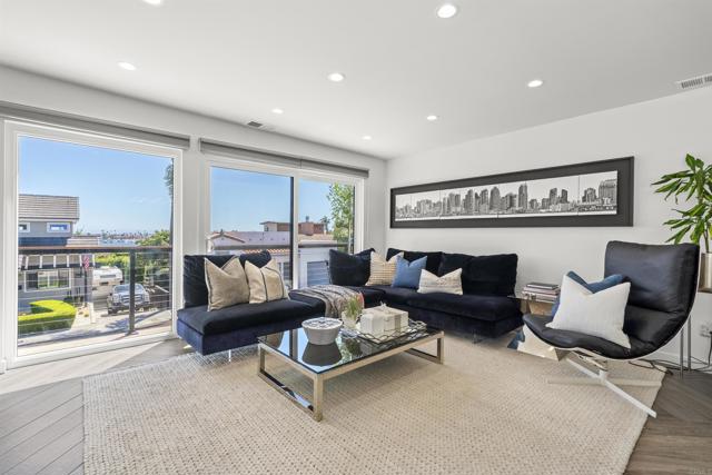 Detail Gallery Image 6 of 57 For 936 Armada, San Diego,  CA 92106 - 4 Beds | 3 Baths