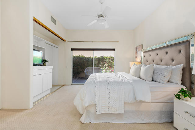 47380 Via Cordova, La Quinta CA: https://media.crmls.org/mediaz/517026f6-8757-4972-ae9f-766bf154d01e.jpg