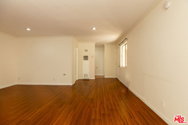 1233 BARRY Avenue, Los Angeles CA: https://media.crmls.org/mediaz/51707494-9694-4d94-8ad0-9d08df64a072.jpg