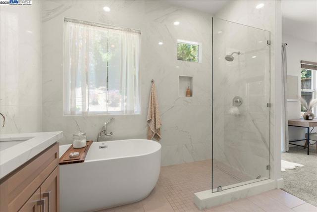 3319 Besana Dr, El Dorado Hills CA: https://media.crmls.org/mediaz/517082d8-41e9-4a27-bf43-87b6615362fe.jpg