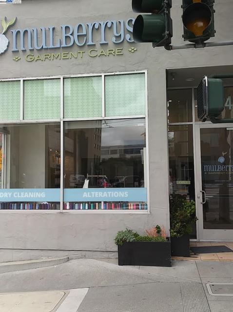260 King Street, San Francisco CA: https://media.crmls.org/mediaz/5171424d-cd34-4da2-9e24-28b34961ecc0.jpg
