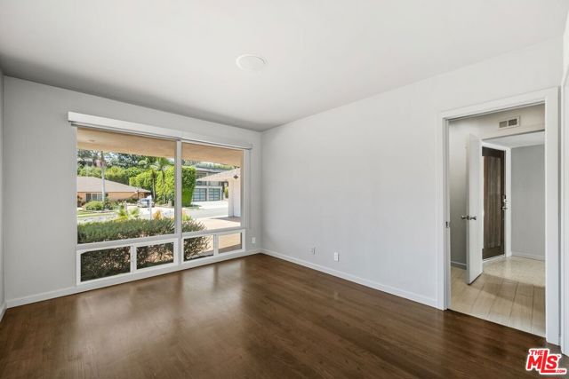 6616 Wooster Avenue, Los Angeles CA: https://media.crmls.org/mediaz/51715008-dd64-4e16-86e5-9cc9e2c863d6.jpg