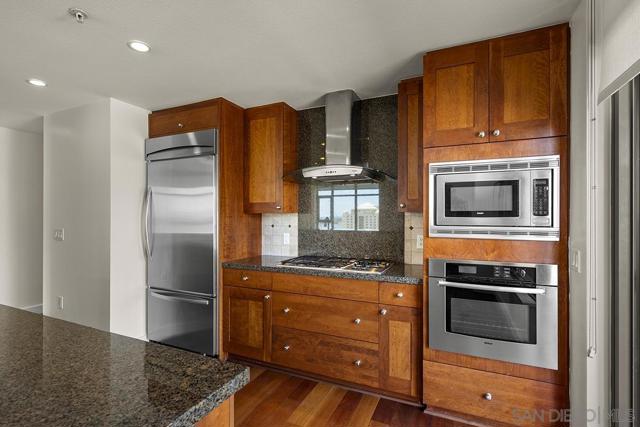700 W E Street, San Diego CA: https://media.crmls.org/mediaz/51715d98-a660-48b5-a9f3-f098938eacf3.jpg