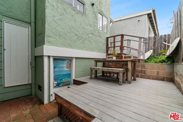 115 44th Street, Manhattan Beach CA: https://media.crmls.org/mediaz/5171d7da-6fba-48b6-b3a6-7215b1c6cf94.jpg