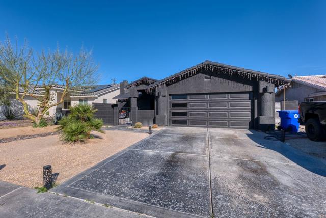 30426 Avenida Del Padre, Cathedral City CA: https://media.crmls.org/mediaz/51724f12-0b62-474a-a402-e648d69d5981.jpg