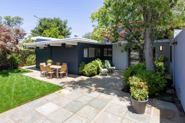 3865 Mumford Place, Palo Alto CA: https://media.crmls.org/mediaz/5172946b-3b27-4c20-a1e2-4d2f09663e57.jpg