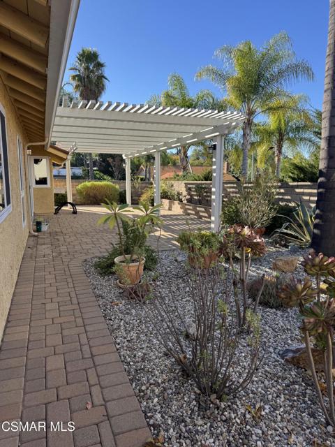 6301 Pisces Street, Agoura Hills CA: https://media.crmls.org/mediaz/5173744d-5458-41f3-9800-76f2e0541d1f.jpg