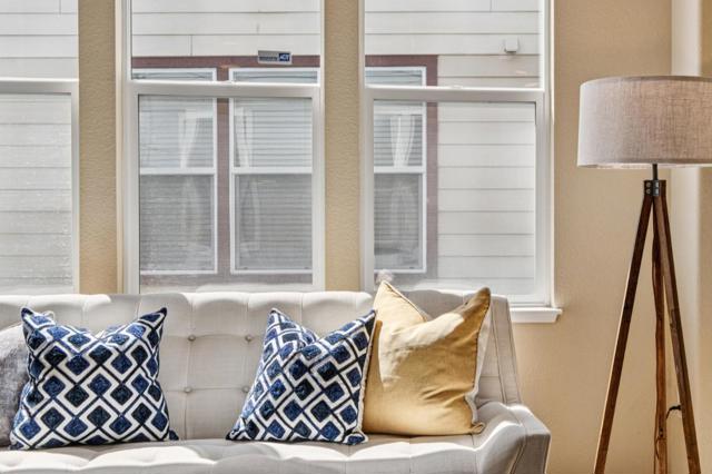 58 Pointe View Place, South San Francisco CA: https://media.crmls.org/mediaz/5173971b-96e6-45fd-b53c-1ace4ad91f9a.jpg