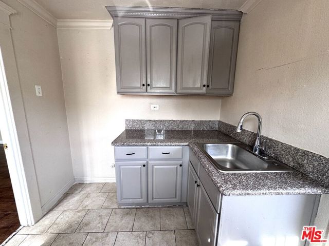 841 W 64th Street, Los Angeles CA: https://media.crmls.org/mediaz/51739979-972a-4f67-8038-638740eae824.jpg