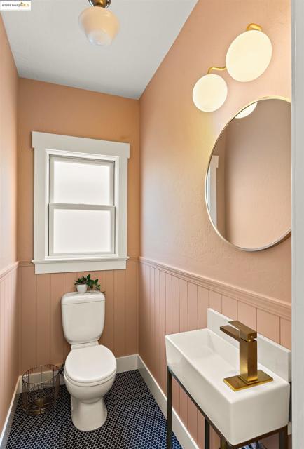 428 Cavour St, Oakland CA: https://media.crmls.org/mediaz/5174897c-9a75-4d09-be06-57af865854e2.jpg