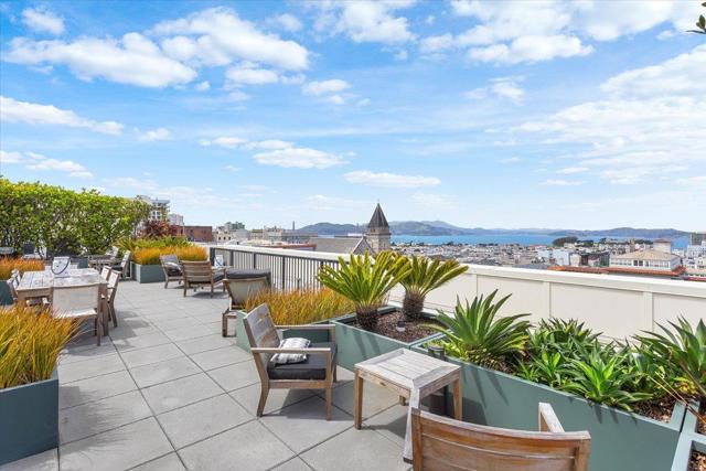 1645 Pacific Avenue, San Francisco CA: https://media.crmls.org/mediaz/5174a868-e20a-421b-9d0f-76f7078663ea.jpg