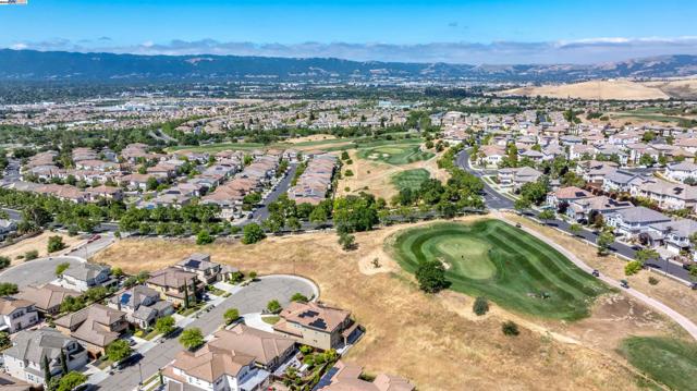 2715 Palatino Ct, Dublin CA: https://media.crmls.org/mediaz/5174b09e-abb9-4e46-86e7-26a7880c0cba.jpg