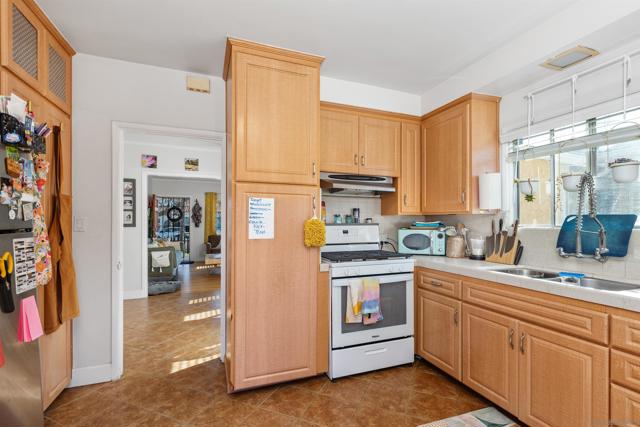 4830 4832 Utah St, San Diego CA: https://media.crmls.org/mediaz/5174f574-2ef0-4d35-89b4-6f798cc9223a.jpg