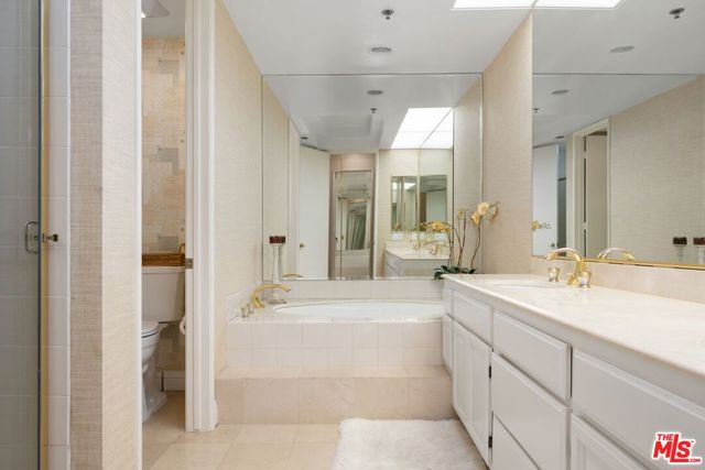 2132 Century Park Lane, Los Angeles CA: https://media.crmls.org/mediaz/51756dfa-7b3f-4da3-beed-7dba3a2a240b.jpg