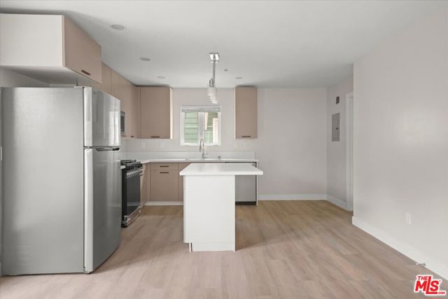 1317 Punta Gorda, Santa Barbara CA: https://media.crmls.org/mediaz/51763cb5-4fcf-4080-81e9-cfdc958aa7cc.jpg