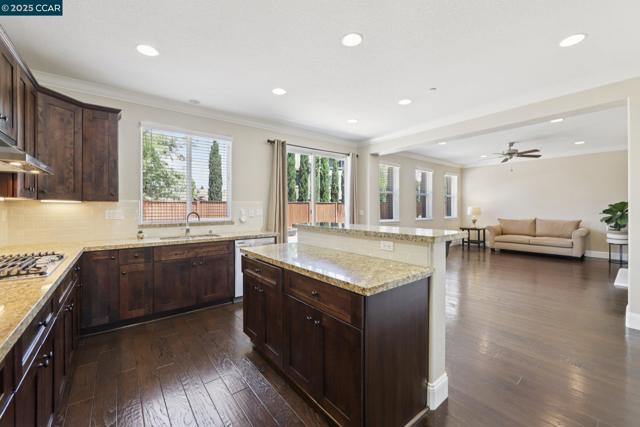 1610 Coventry Dr, Oakley CA: https://media.crmls.org/mediaz/51778705-1d12-4436-aca7-b11e314bf5c6.jpg