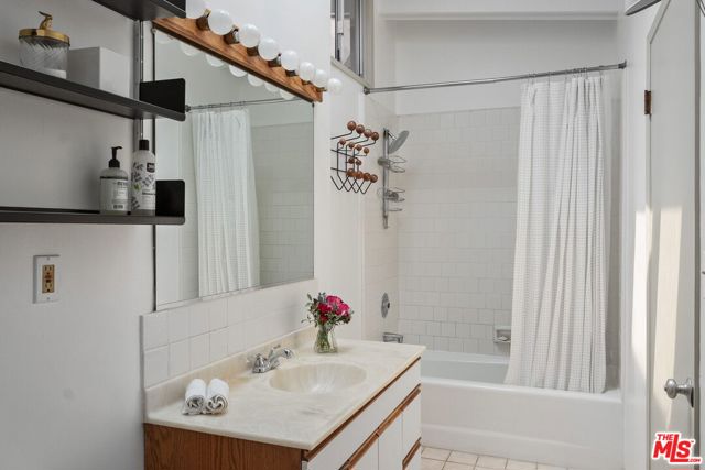 12400 Deerbrook Lane, Los Angeles CA: https://media.crmls.org/mediaz/517853e2-ffd5-45da-a613-a1edbc502082.jpg