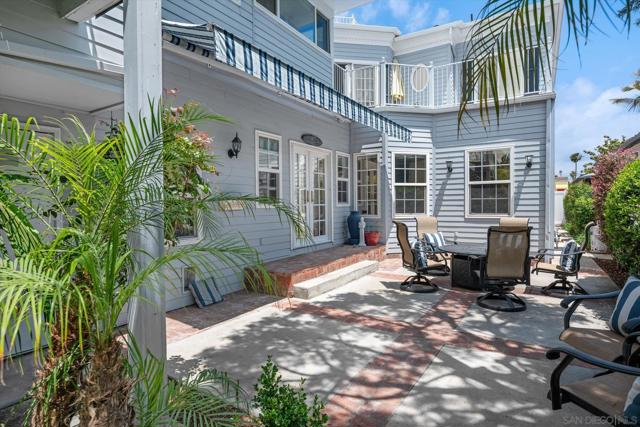 260 H Avenue, Coronado CA: https://media.crmls.org/mediaz/51785d4b-2773-4fd4-8503-ebacaada660b.jpg