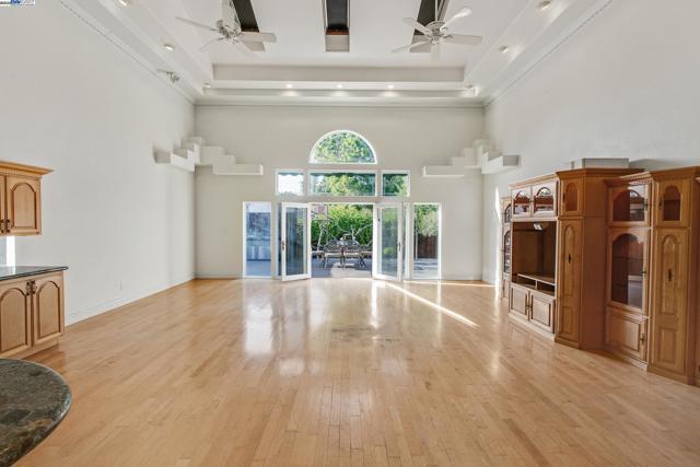 3171 Verdant Way, San Jose CA: https://media.crmls.org/mediaz/5178b06c-e7fc-4411-a078-d6bda39d9a21.jpg