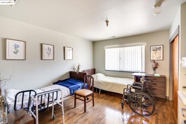 18905 Standish Ave, Hayward CA: https://media.crmls.org/mediaz/5178d0f5-b6eb-4b7e-a93c-db70576718c7.jpg