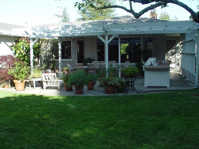 2130 Ward Way, Woodside CA: https://media.crmls.org/mediaz/5178d714-dcc0-478b-9240-22c9e02c1579.jpg