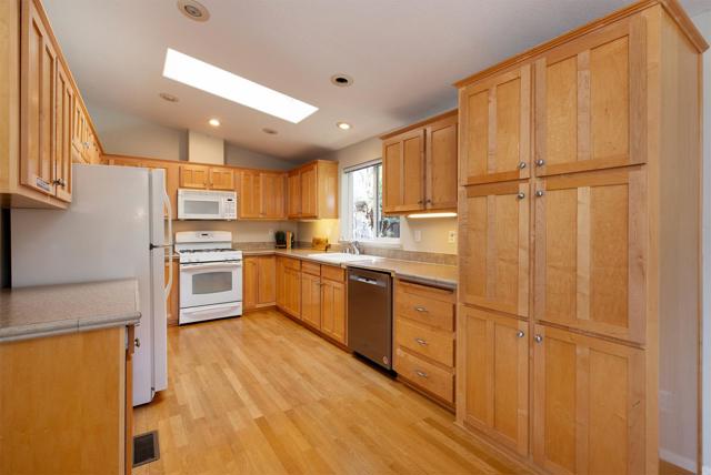 2395 Delaware Avenue, Santa Cruz CA: https://media.crmls.org/mediaz/5178ecce-bcbb-4cce-bdf5-c09069b1cd0e.jpg