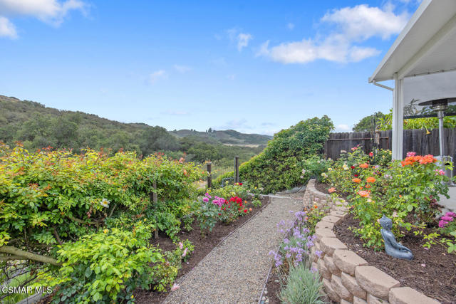 464 W Avenida De Las Flores, Thousand Oaks CA: https://media.crmls.org/mediaz/5179118c-f5b4-44d7-aa56-fbd1a70dfc6a.jpg
