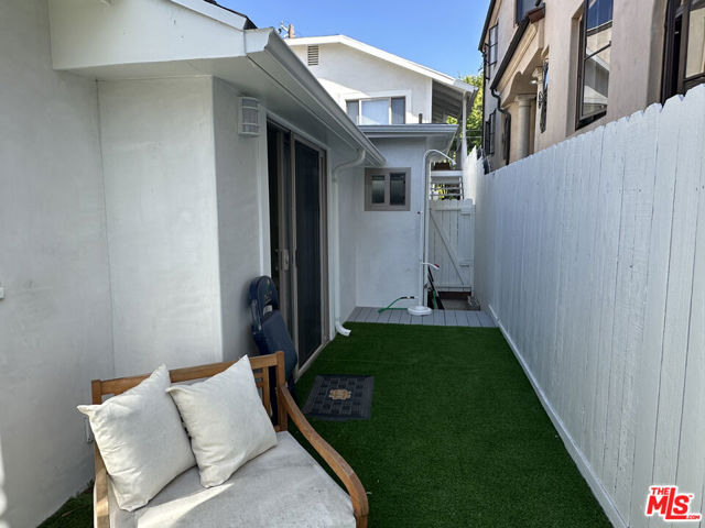440 Howland Canal, Venice CA: https://media.crmls.org/mediaz/517921eb-da8b-4681-bf11-5f1171e20168.jpg