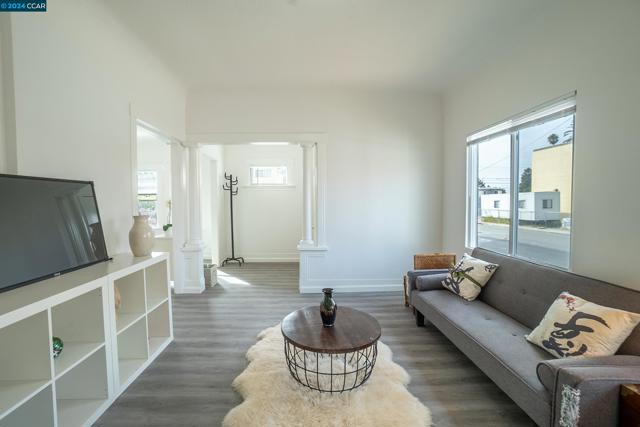 Image 9 of 32 For 2709 California St