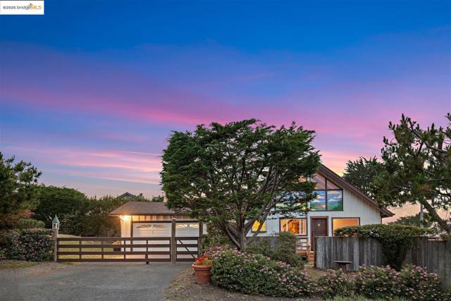 1400 Audubon AVE, Montara CA: https://media.crmls.org/mediaz/517986bc-e897-4f75-a073-011475d8515e.jpg