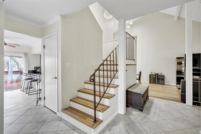 2380 Cabrillo Dr, Hayward CA: https://media.crmls.org/mediaz/5179eb9d-1dd2-4608-969a-c15218622e38.jpg