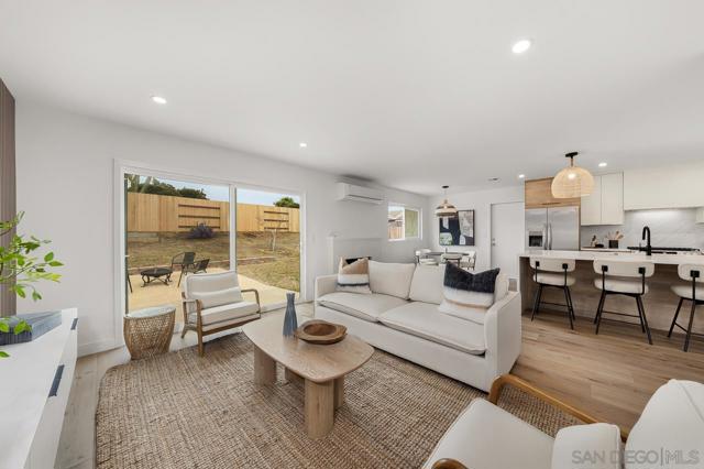 3297 Ashford, San Diego CA: https://media.crmls.org/mediaz/517a4a51-72d7-475c-bc12-12e3cae4121b.jpg