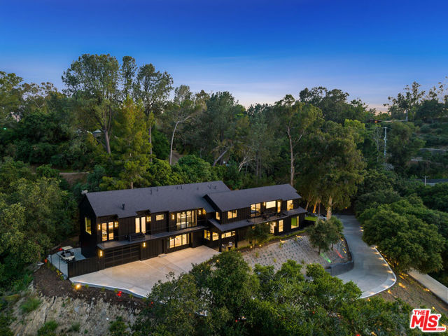 3140 Coldwater Canyon, Studio City CA: https://media.crmls.org/mediaz/517a690a-d3fe-492a-ae93-5e1d82ed7291.jpg