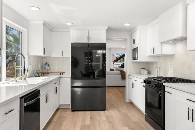 Detail Gallery Image 10 of 44 For 1711 Alhudson Dr, Escondido,  CA 92029 - 4 Beds | 2/1 Baths