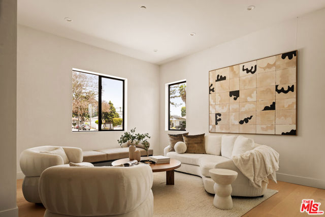 7543 Denrock Avenue, Los Angeles CA: https://media.crmls.org/mediaz/517c04ba-0d41-4063-b2c7-50a51d8bbc03.jpg