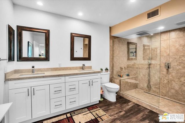 733 N Via Acapulco, Palm Springs CA: https://media.crmls.org/mediaz/517c2e33-b33c-4e1d-b055-502365efee49.jpg