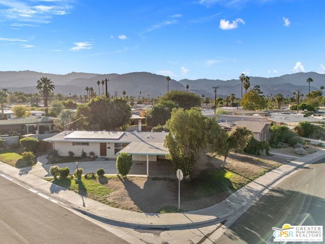74127 Velardo Drive, Palm Desert CA: https://media.crmls.org/mediaz/517c3220-c38d-4e2b-ba38-5bc6638e85f8.jpg