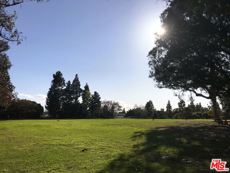 https://media.crmls.org/mediaz/517cbf11-2d08-46f8-918d-165208cf8336.jpg?preset=X-Large