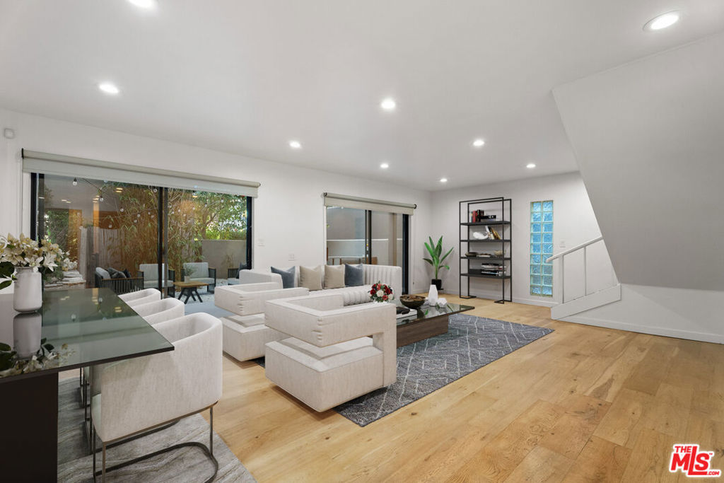 22 28TH Avenue